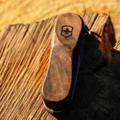 Victorinox Nail Clip 580 - Walnut -Campsite equipment 0.6461.63 6 600x600 c9ab08a7 8ac1 4f69 a523 4050c24c844b