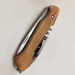 Victorinox Ranger Wood - Walnut -Campsite equipment 0.9561.63B1 7 600x600 b4e6a1fa b161 40d9 9cc1 b976785d3df2