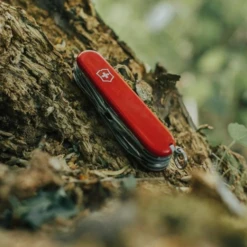 Victorinox Compact - Red 10 Victorinox Compact - Red -Campsite equipment 1.3405 4 600x600 9299e37d bc4d 4160 b8bd 6f25f844e025