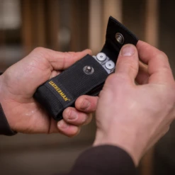 Leatherman Nylon Sheath With Pockets -Campsite equipment LM934932 7 600x600 22bb4eb1 cc40 49dc 95c7 27f5d507c71c